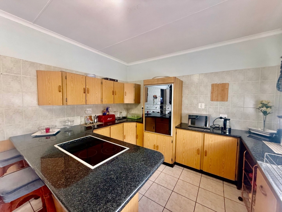To Let 4 Bedroom Property for Rent in Schoemansville North West